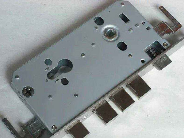 让胡路24小时上门开锁公司