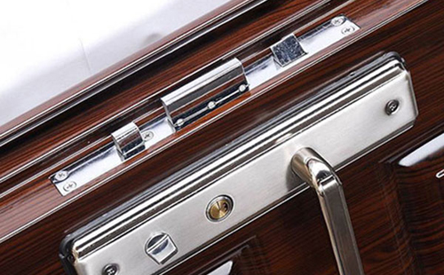 让胡路24小时上门开锁公司