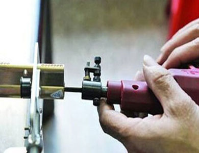 让胡路24小时上门开锁公司