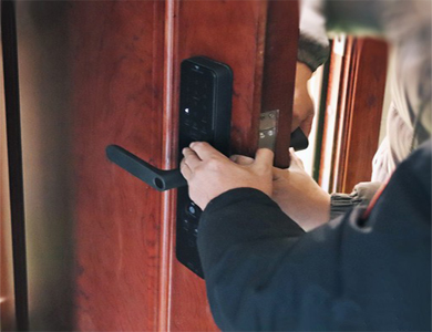 让胡路24小时上门开锁公司